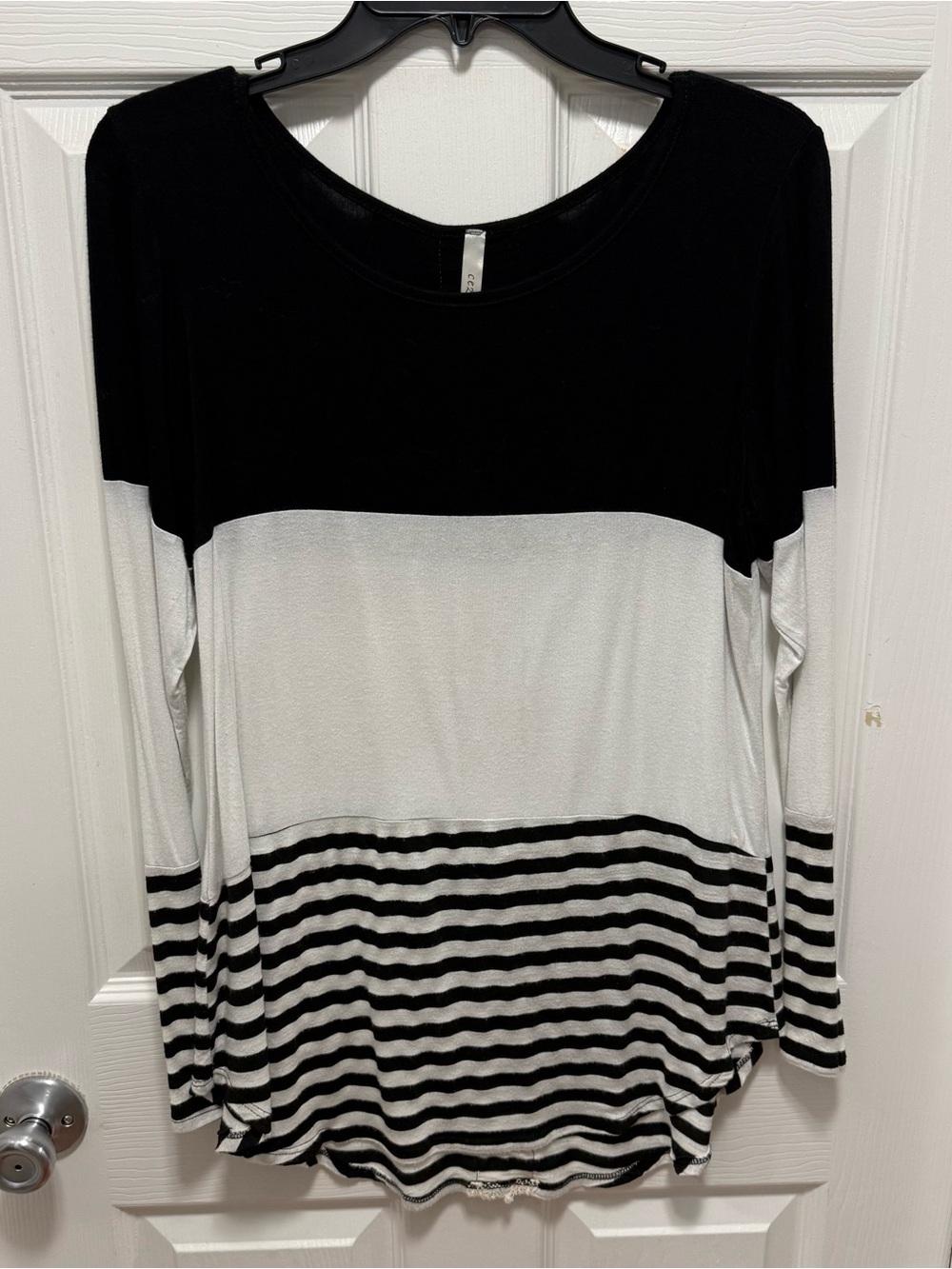 cezanne Black and White Colorblock Striped Long Sleeve Top